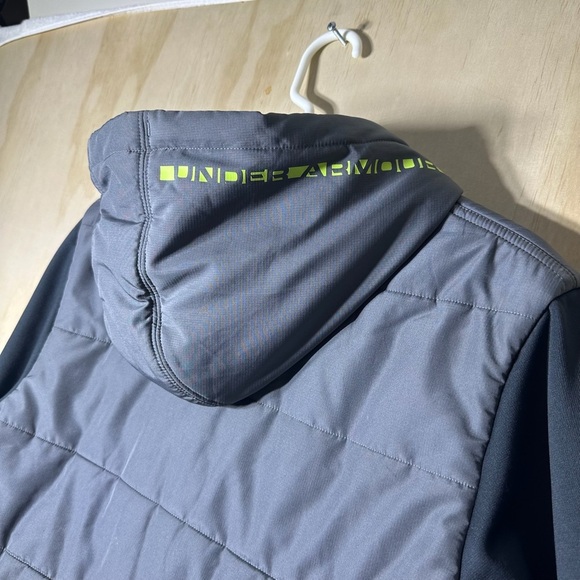 Under Armour Storm Cold Gear Infrared Jacket Size Medium Loose Fit Winter Jacket - Picture 9 of 10